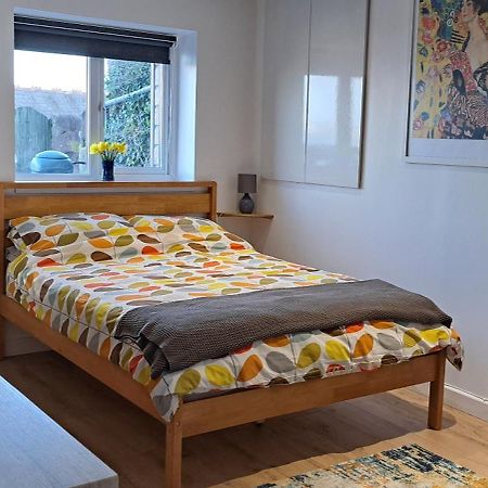 ניולין Modern Studio Apartment With Outstanding Views, Sleeps 2 מראה חיצוני תמונה