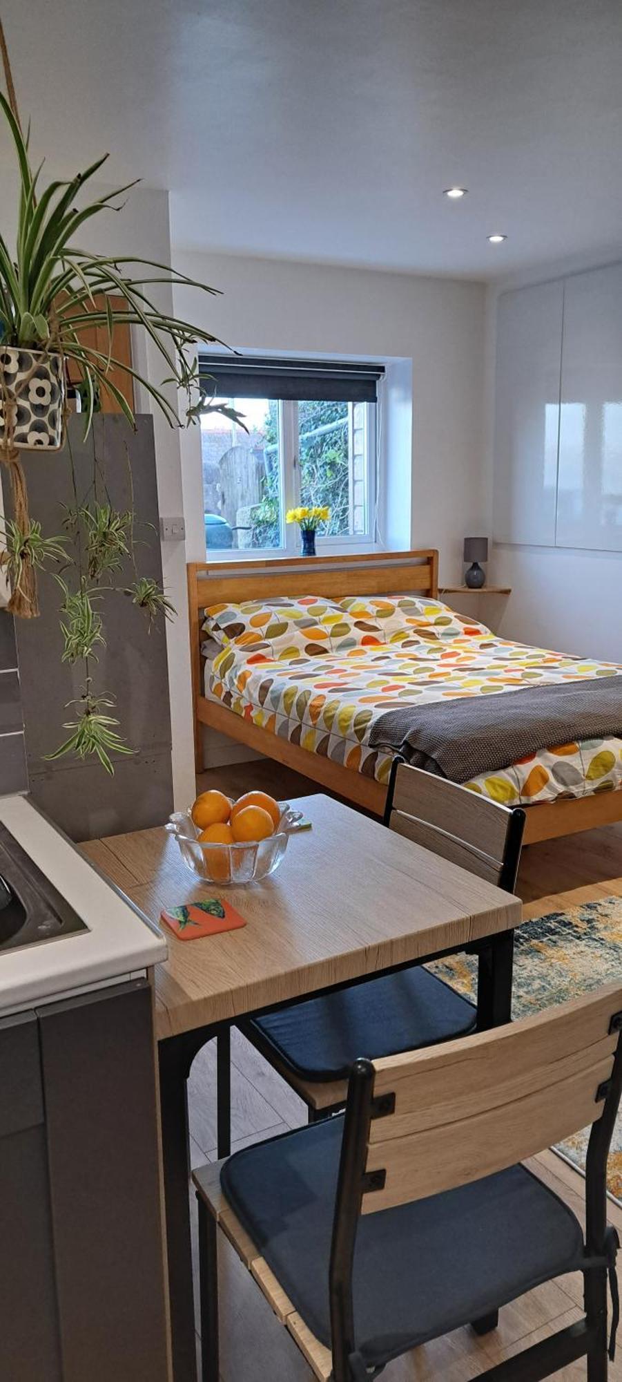 ניולין Modern Studio Apartment With Outstanding Views, Sleeps 2 מראה חיצוני תמונה