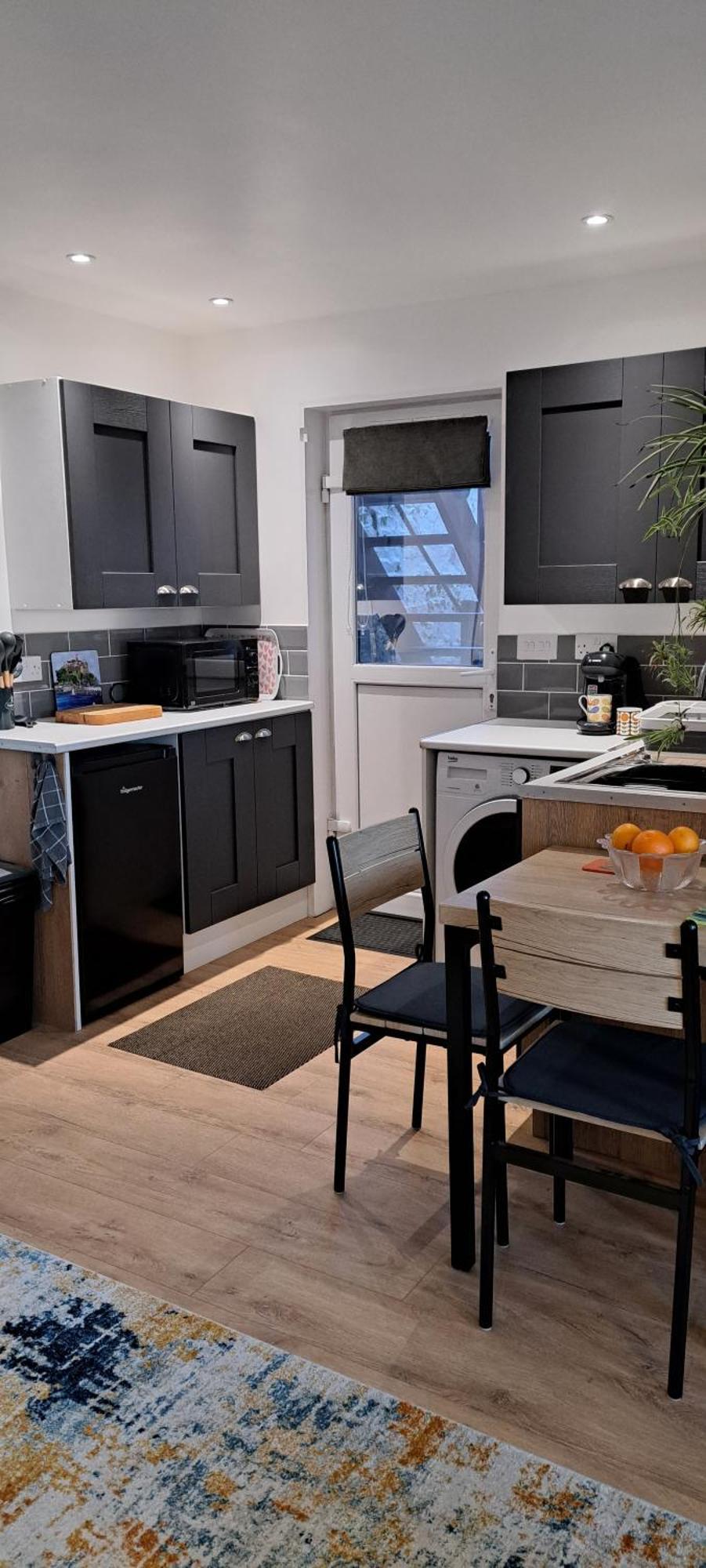ניולין Modern Studio Apartment With Outstanding Views, Sleeps 2 מראה חיצוני תמונה
