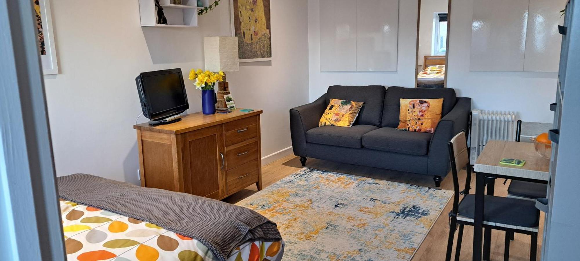 ניולין Modern Studio Apartment With Outstanding Views, Sleeps 2 מראה חיצוני תמונה