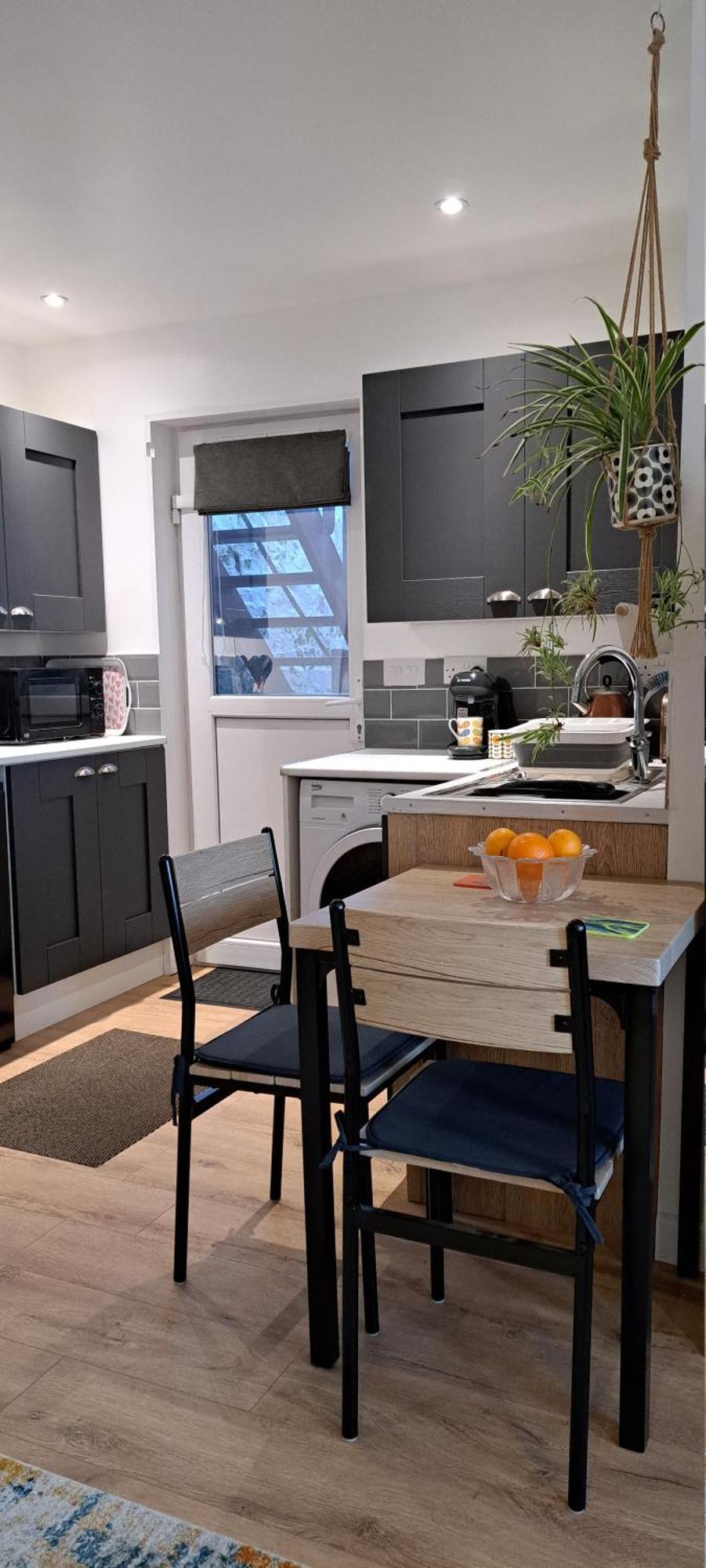 ניולין Modern Studio Apartment With Outstanding Views, Sleeps 2 מראה חיצוני תמונה